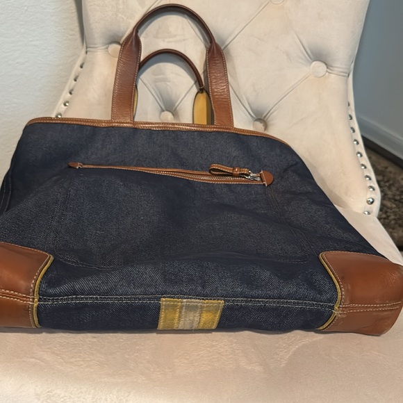 Coach - Picture 4 of 4